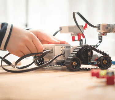 أدوات روبوت تعليمية ضمن أنشطة STEM للأطفال
